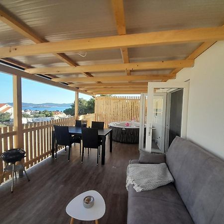 Tiny House Lily With Jacuzzi Apartment Sveti Filip i Jakov Exterior foto