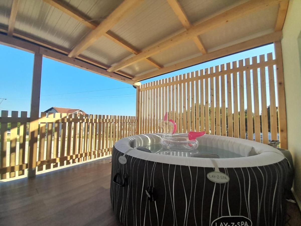 Tiny House Lily With Jacuzzi Apartment Sveti Filip i Jakov Exterior foto