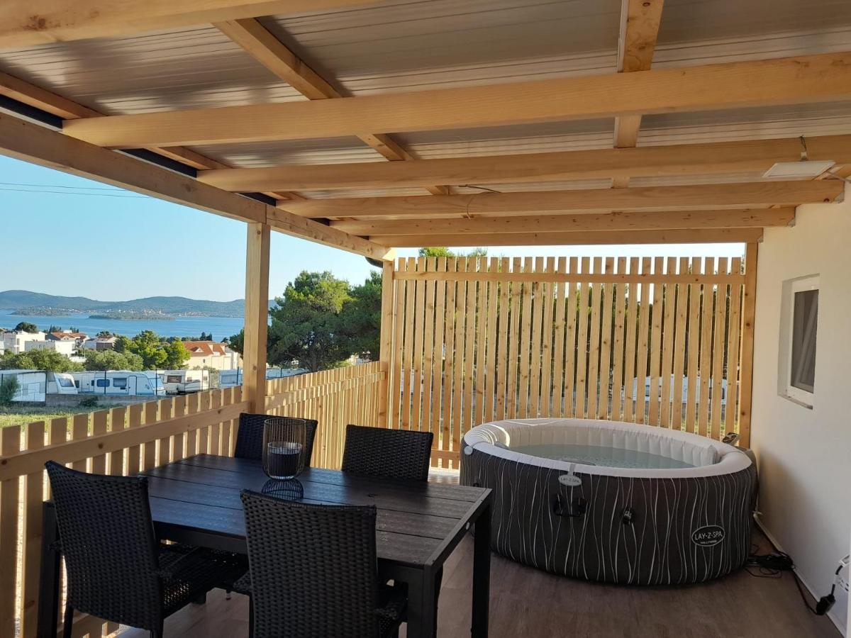 Tiny House Lily With Jacuzzi Apartment Sveti Filip i Jakov Exterior foto