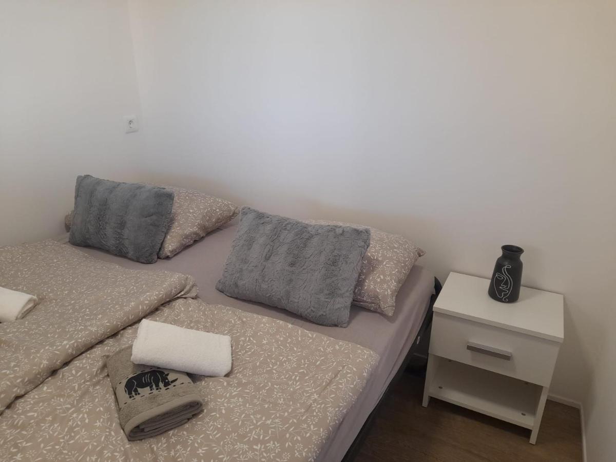 Tiny House Lily With Jacuzzi Apartment Sveti Filip i Jakov Exterior foto