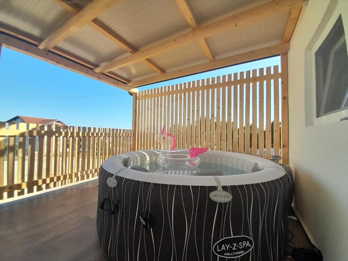 Tiny House Lily With Jacuzzi Apartment Sveti Filip i Jakov Exterior foto