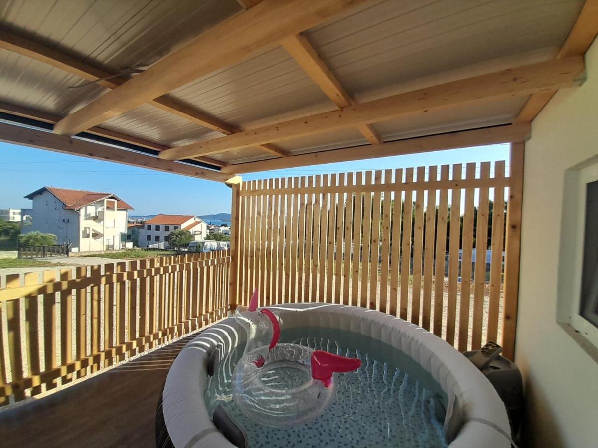 Tiny House Lily With Jacuzzi Apartment Sveti Filip i Jakov Exterior foto