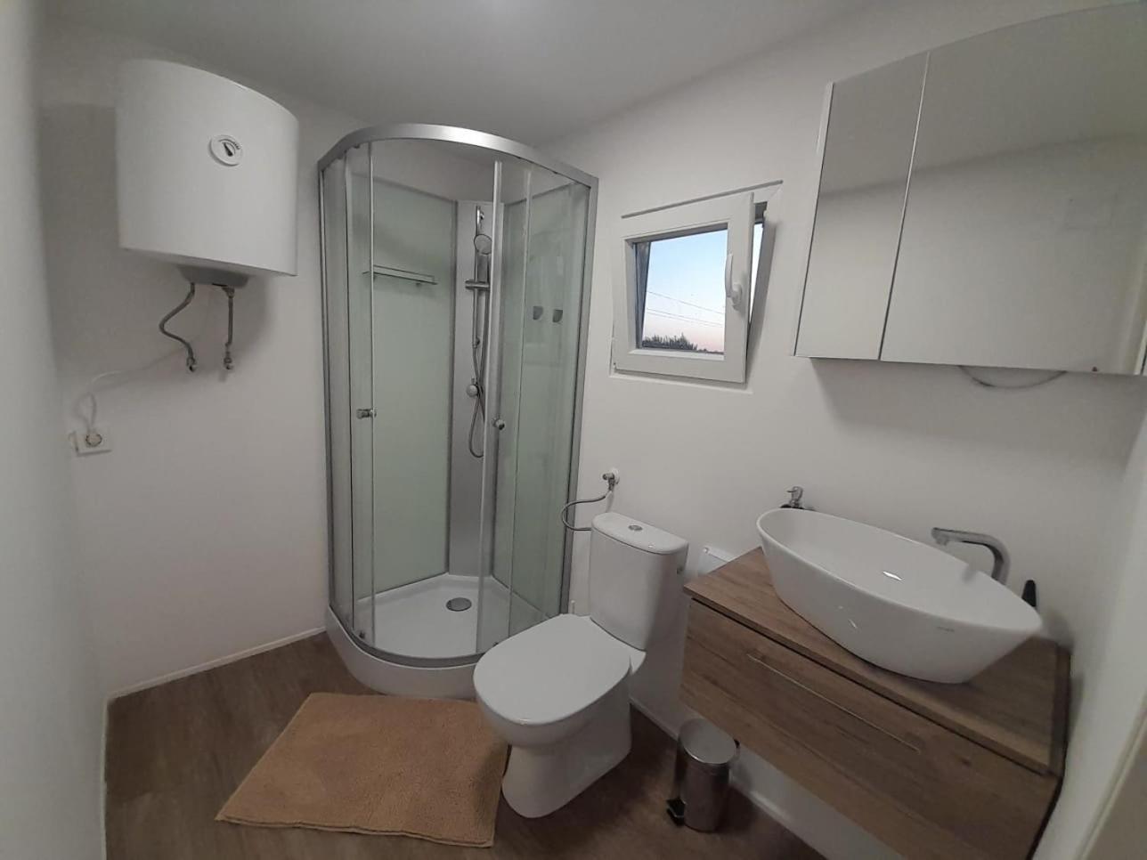Tiny House Lily With Jacuzzi Apartment Sveti Filip i Jakov Exterior foto