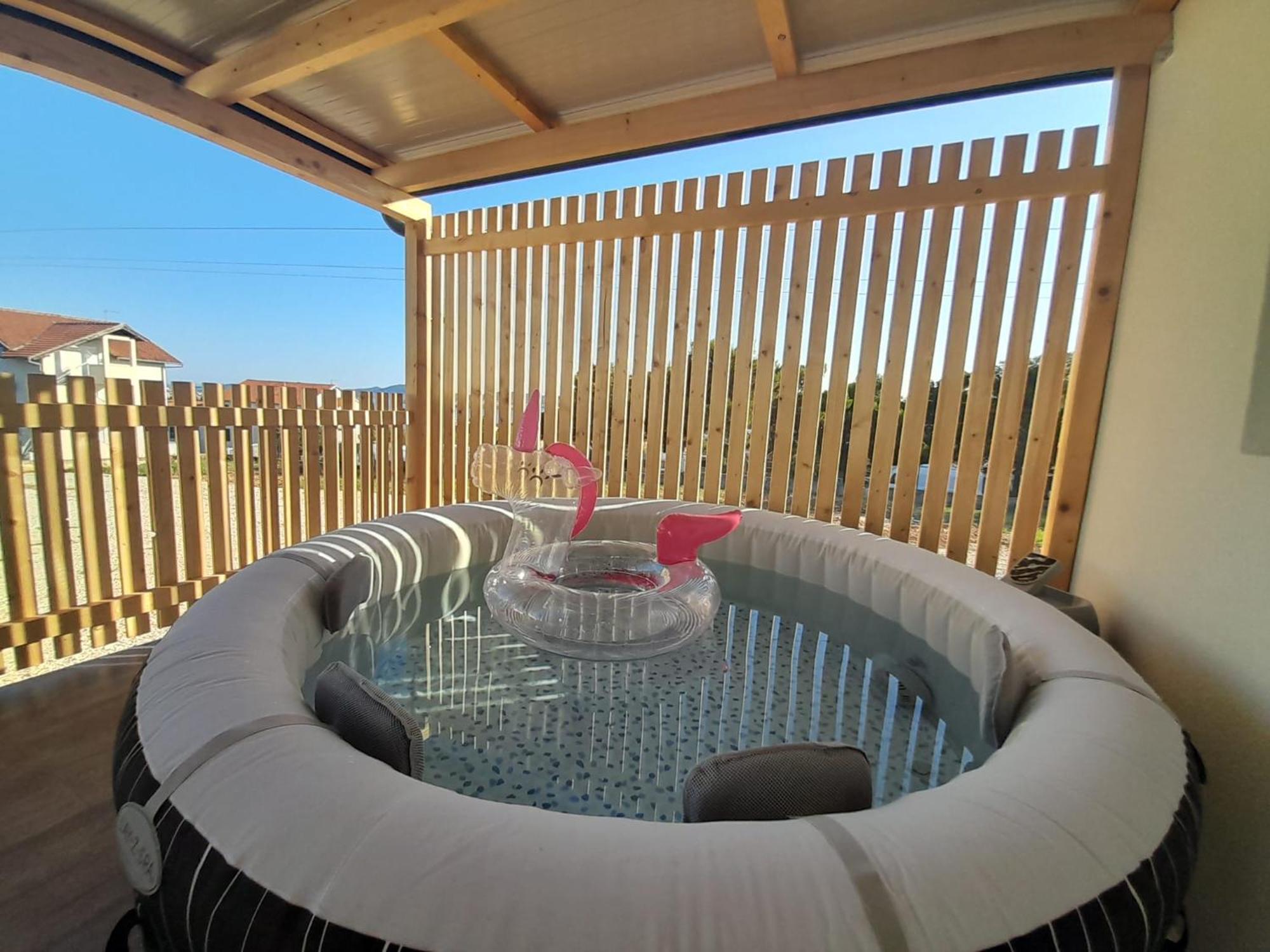 Tiny House Lily With Jacuzzi Apartment Sveti Filip i Jakov Exterior foto